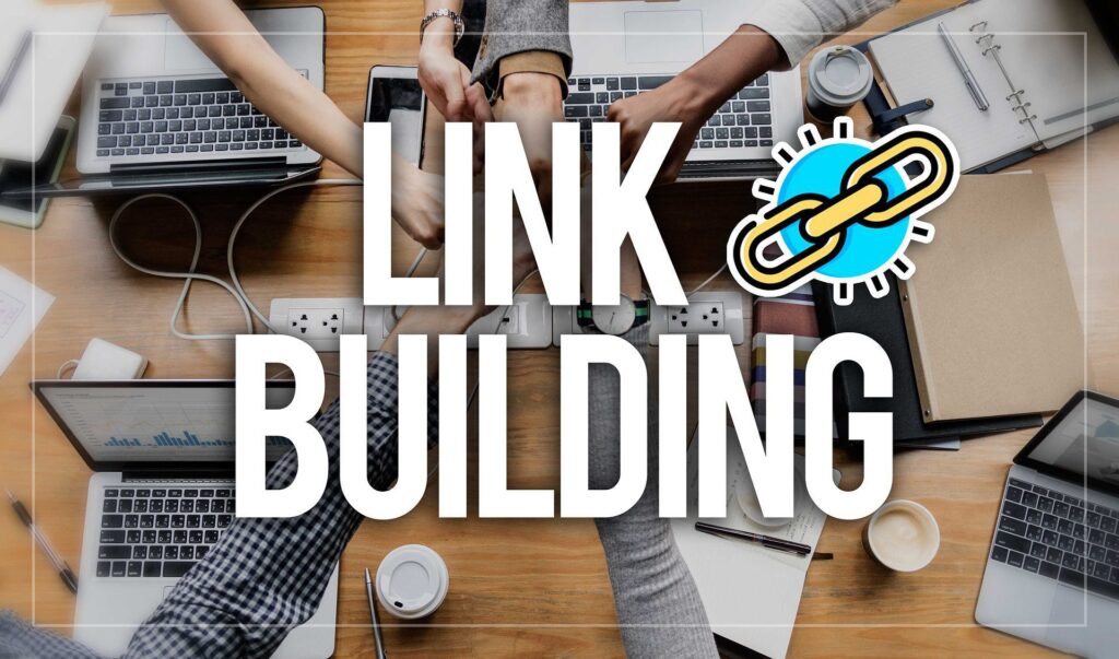 link building groupe de personne autour d'une table