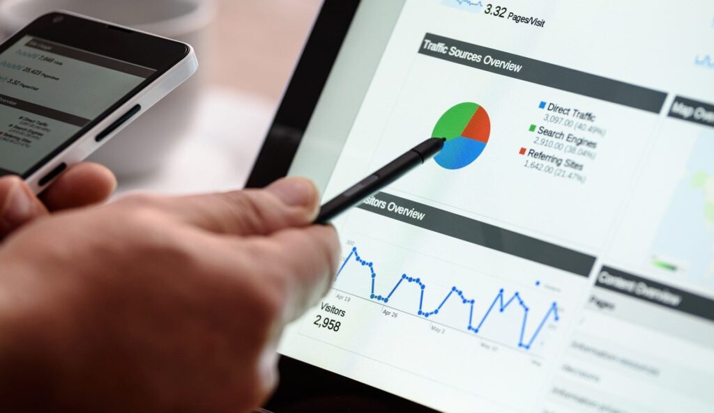digital marketing Représentation graphique des tendances de recherche affiché sur un écran
